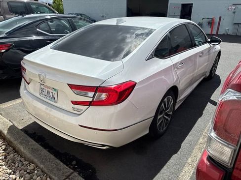 Used 2020 Honda Accord Touring image 2