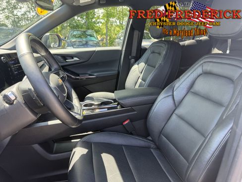Used 2025 Chevrolet Equinox LT AWD/4WD image 14