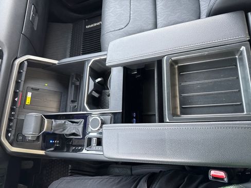 Used 2024 Toyota Tundra Limited image 28