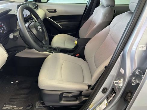 Used 2025 Toyota Corolla Cross L FWD image 15