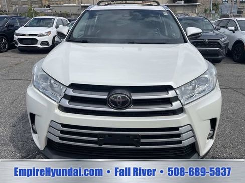 Used 2017 Toyota Highlander XLE AWD/4WD image 12
