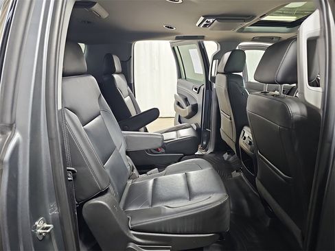 Used 2019 Chevrolet Suburban LT image 14