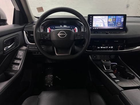 Used 2025 Nissan Rogue SL w/ SL Premium Package FWD image 15