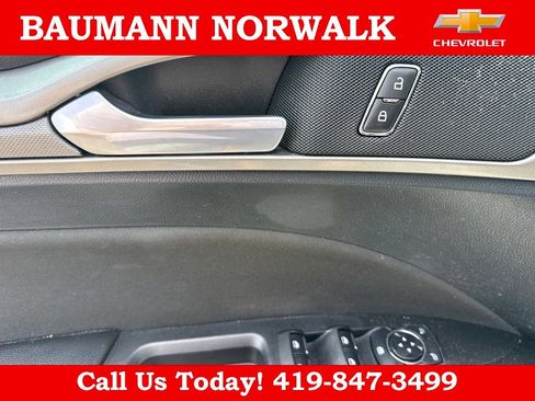 Used 2019 Ford Fusion SE FWD image 15