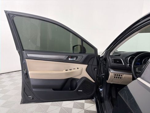 Used 2017 Subaru Legacy 2.5i Limited AWD/4WD image 10