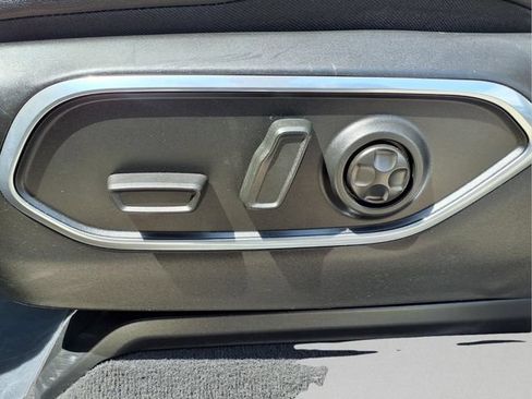 Used 2024 Jeep Wagoneer L Series II w/ Flexible Seating Group AWD/4WD image 25