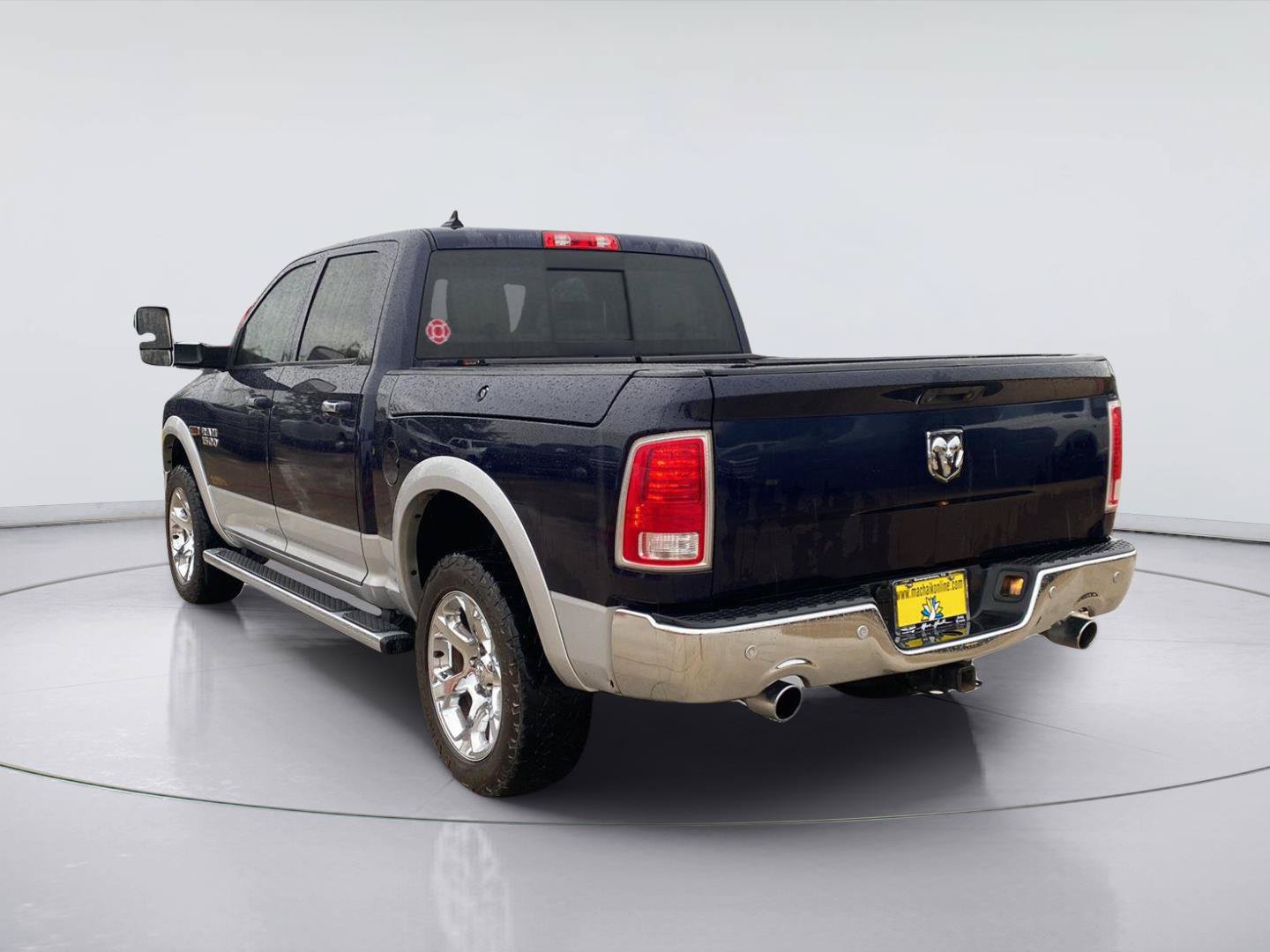 Used 2016 RAM 1500 Laramie w/ Convenience Group AWD/4WD image 3