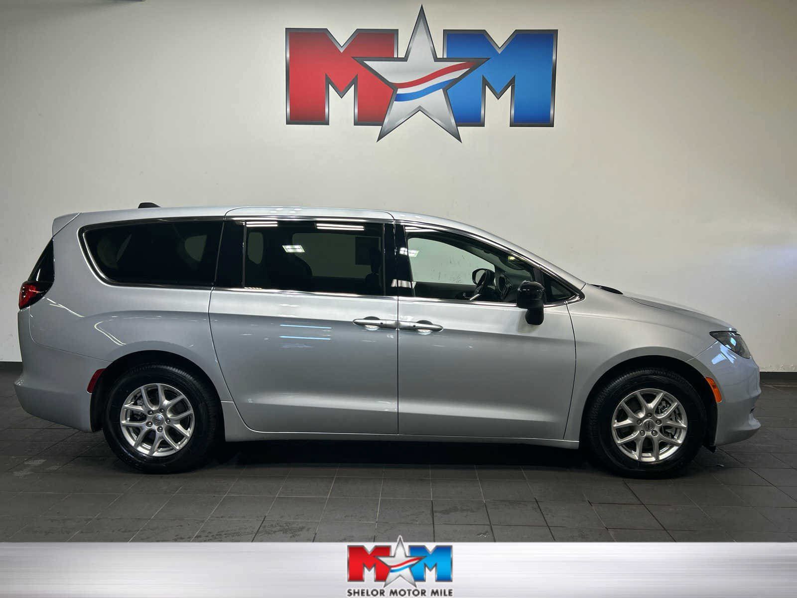 Used 2024 Chrysler Voyager LX FWD image 1