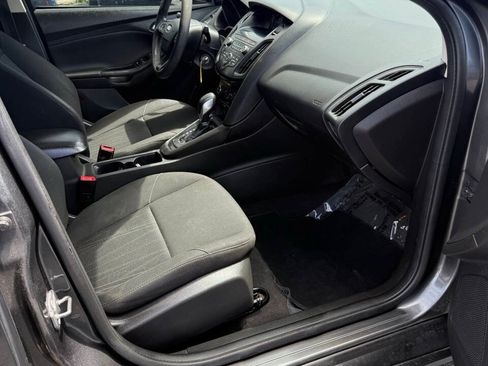 Used 2018 Ford Focus SE FWD image 19