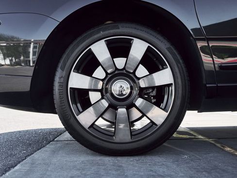 Used 2019 Rolls-Royce Cullinan image 19