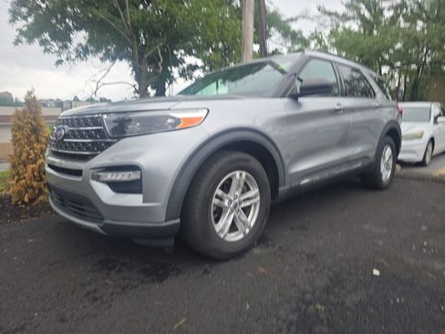 Used 2020 Ford Explorer XLT w/ Equipment Group 202A AWD/4WD image 4