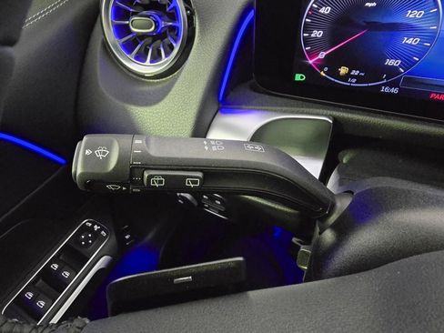 New 2025 Mercedes-Benz GLB 250 4MATIC image 18