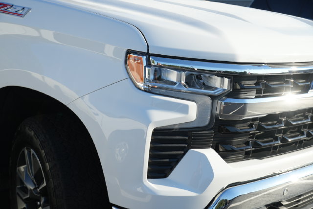 Used 2025 Chevrolet Silverado 1500 LT AWD/4WD image 3