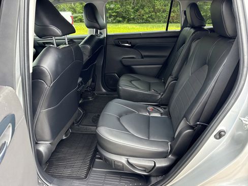 Used 2022 Toyota Highlander XLE image 13