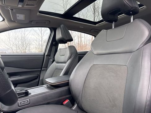 Used 2024 Nissan Ariya EVOLVE+ e-4ORCE image 12