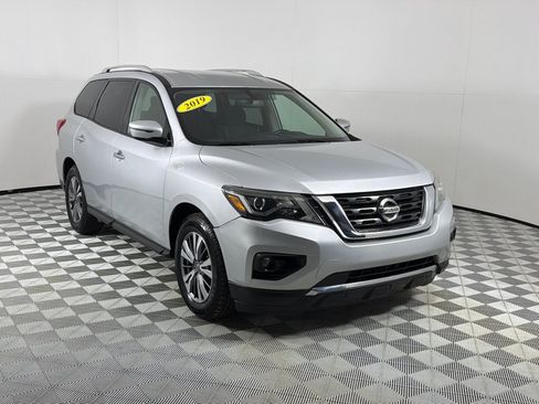 Used 2019 Nissan Pathfinder SV FWD image 3