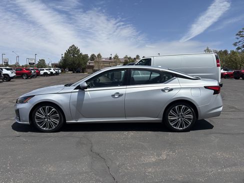 Used 2023 Nissan Altima 2.5 SL FWD image 8