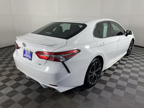 Used 2018 Toyota Camry SE w/ Moonroof Package FWD image 6