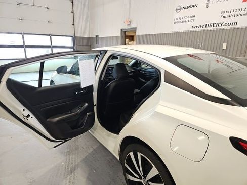 Used 2020 Nissan Altima 2.5 SR w/ Premium Package image 19