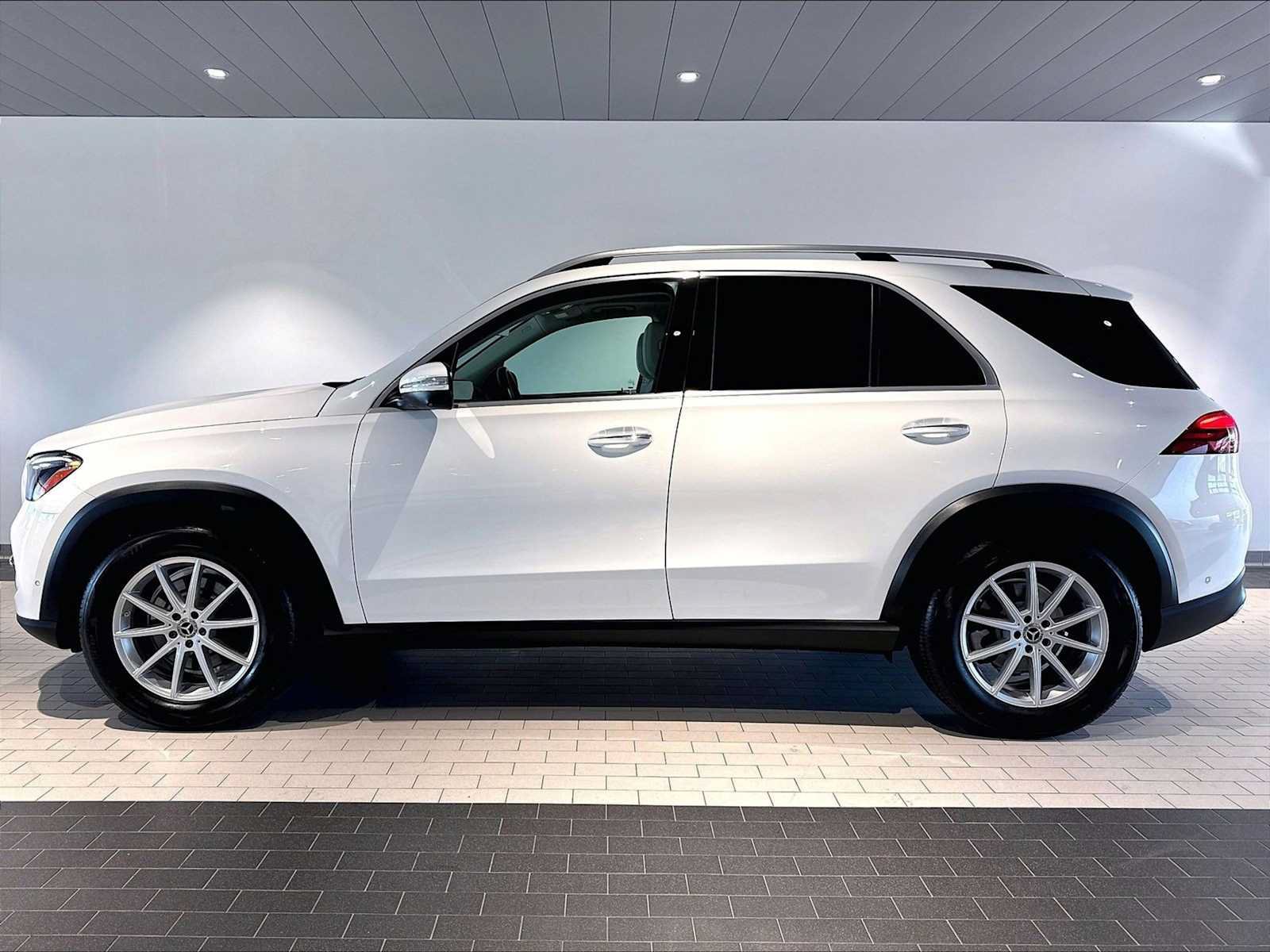Used 2024 Mercedes-Benz GLE 350 4MATIC image 2