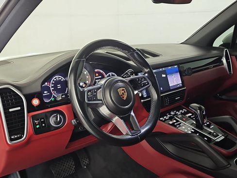 Used 2020 Porsche Cayenne AWD/4WD image 15