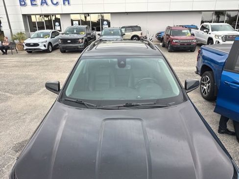 Used 2022 GMC Terrain SLT w/ Elevation Edition image 9