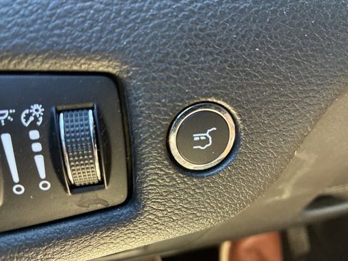 Used 2019 Jeep Cherokee Limited image 29