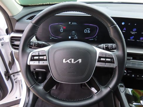 Used 2025 Kia Telluride S FWD image 4