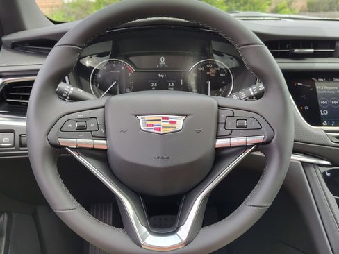 New 2025 Cadillac XT6 Luxury image 18