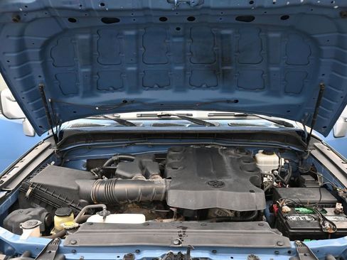 Used 2013 Toyota FJ Cruiser 4WD image 23