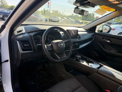Used 2025 Nissan Rogue SV FWD image 14