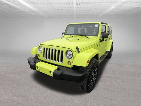 Used 2017 Jeep Wrangler Unlimited Sahara w/ Dual Top Group AWD/4WD image 11