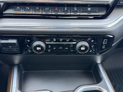 Used 2024 Chevrolet Silverado 1500 High Country w/ Technology Package AWD/4WD image 28