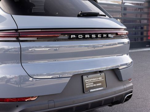 Certified 2025 Porsche Cayenne Base image 12