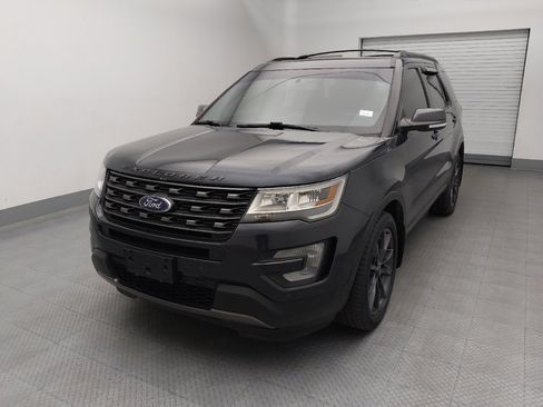 Used 2017 Ford Explorer XLT w/ Equipment Group 202A AWD/4WD image 15