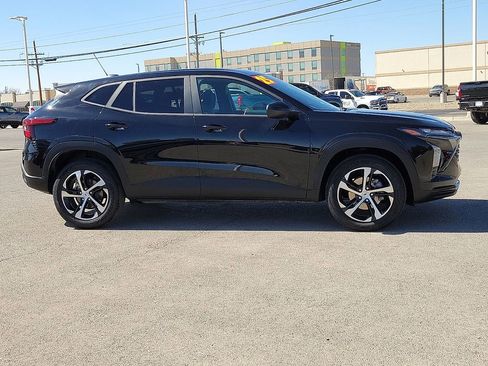Used 2025 Chevrolet Trax RS w/ Sunroof Package image 12