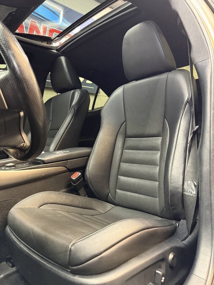 Used 2016 Lexus IS 200t w/ F Sport Package RWD image 16