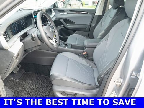 New 2025 Volkswagen Tiguan SE image 16