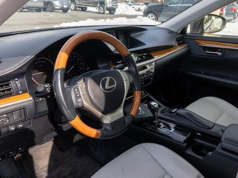 Used 2013 Lexus ES 300h image 36
