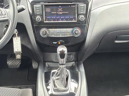 Used 2022 Nissan Rogue Sport S image 19