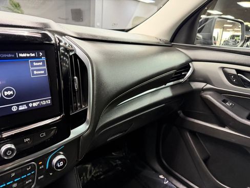 Used 2021 Chevrolet Traverse LT FWD image 27