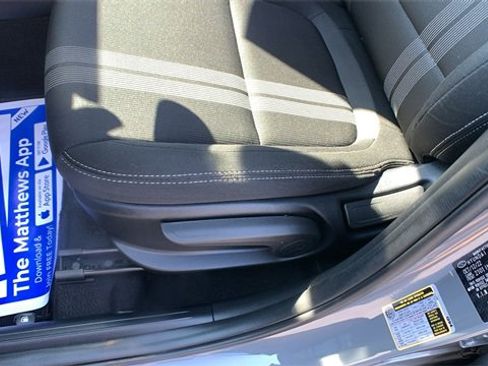 Used 2023 Hyundai Venue SEL image 12