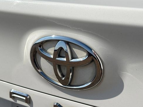 Used 2018 Toyota Camry LE image 27