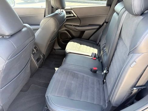 Used 2024 Mitsubishi Outlander SE Black Edition FWD image 7
