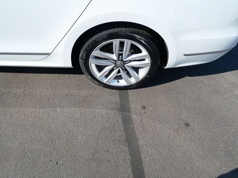 Used 2017 Volkswagen Passat 1.8T SE FWD image 33