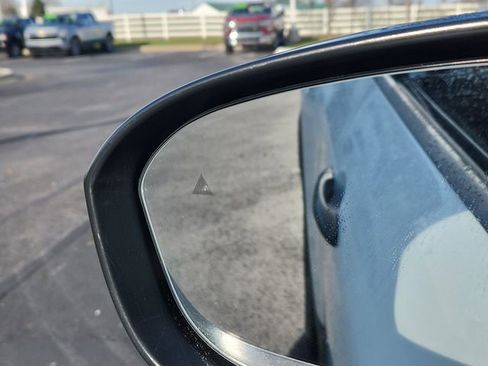 Used 2024 Nissan Rogue S image 32