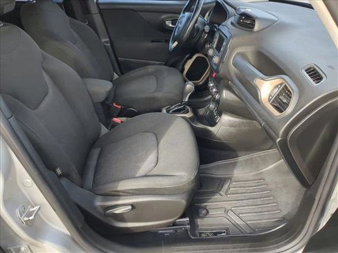 Used 2016 Jeep Renegade Latitude image 21