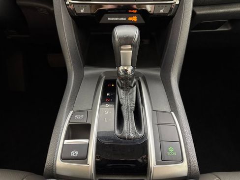 Used 2018 Honda Civic Touring image 18