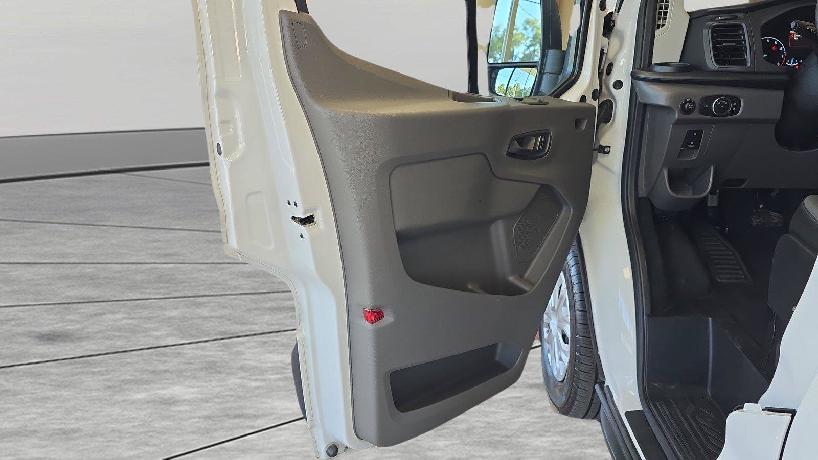 Used 2025 Ford Transit 350 XLT RWD image 12