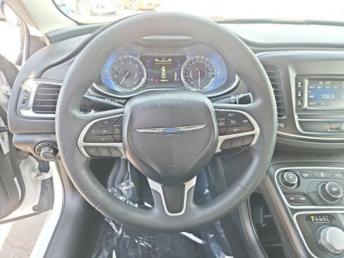 Used 2016 Chrysler 200 Limited image 10